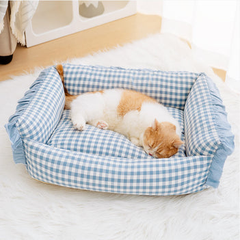Modisches Warmes Hunde- und Katzenbett mit Rüschen und Plaid